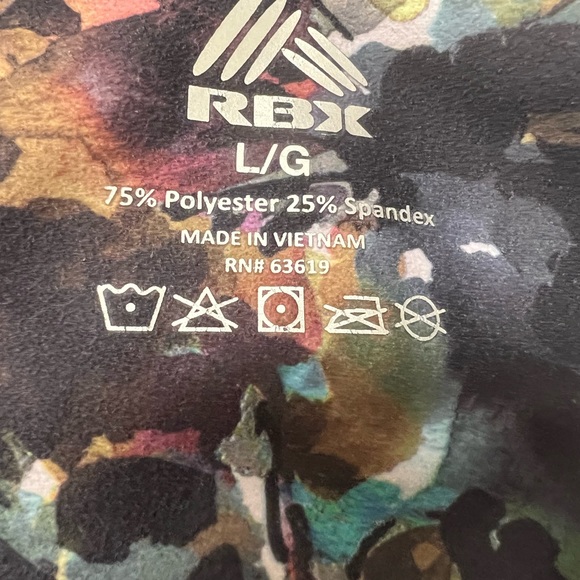 4 pairs of capri workout pants Large - Picture 2 of 11